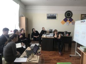 ДаТС-ийн ахлах сургуулийн багш нар ажлын байрандаа хөгжиж байна.