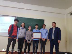 Дархан-Уул аймгийн статистикийн хэлтсээс ДаТС-ийн ахлах сургуулийн 11а ангийн “Тэмүүлэл” багт өргөмжлөл гардууллаа.