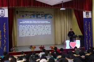 Дархан-Уул аймгийн Цагдаагийн газартай хамтран “Хүний эрүүл мэндийн халдашгүй байдлын эсрэг гэмт хэрэг” сэдэвт сургалтыг нийт 200 оюутанд амжилттай зохион байгууллаа.