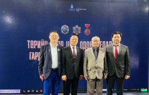 ДаТС-ийн багш нар төрийн дээд одонгоор шагнууллаа.